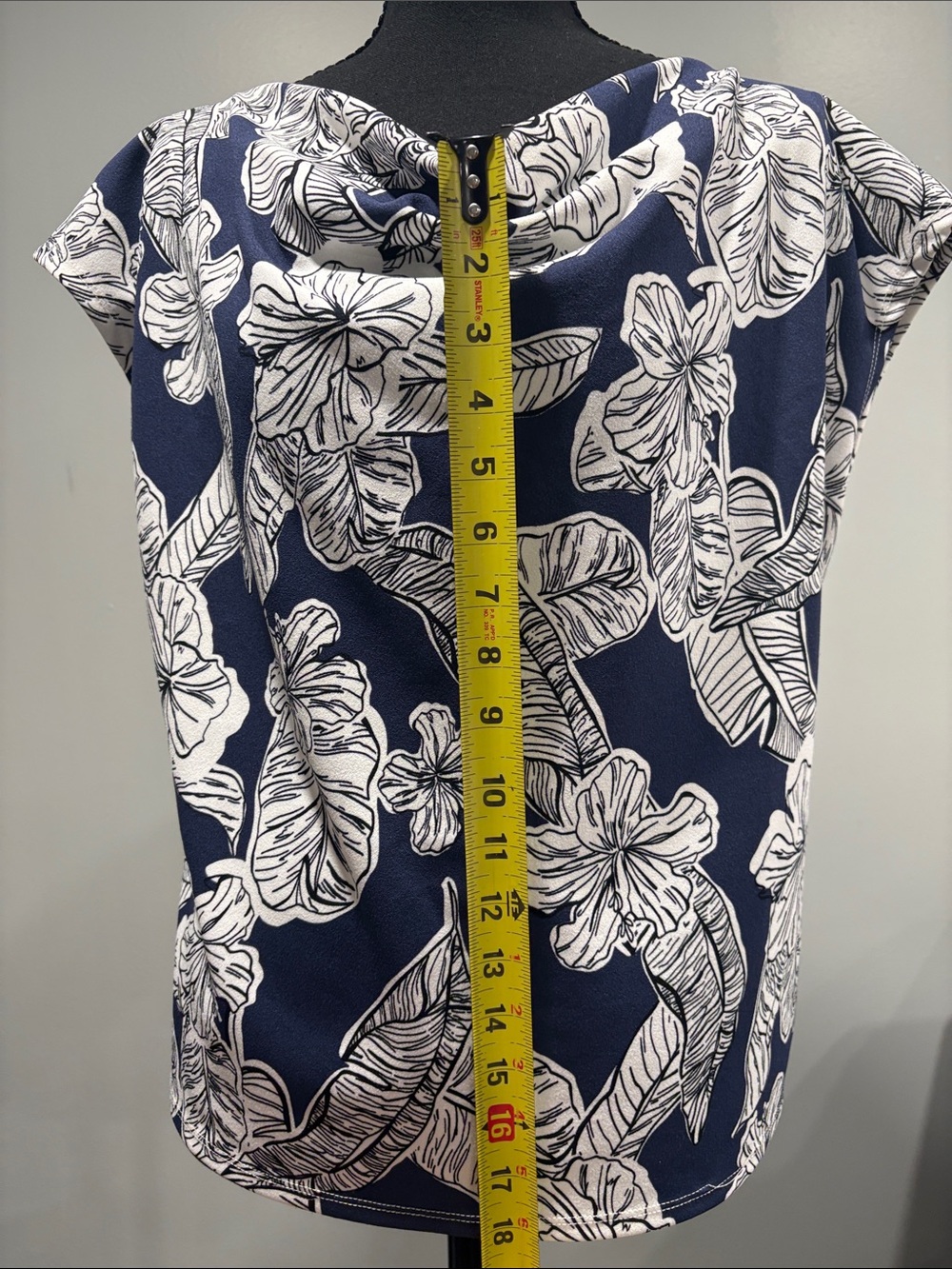 MELLODAY Navy and White Floral Cowl-Neck Cap Sleeve Blouse - Picture 6 of 6
